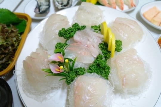 싱싱한 생선회에 30가지 반찬까지 안산 청해수산