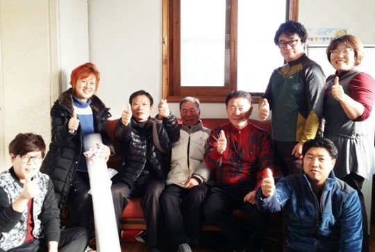 용인 이동면 주민자치위, 경로당 35곳 단열재 설치 봉사