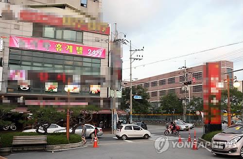 전화방·성인용품점 등 학교주변 유해업소, 여전히 성업중