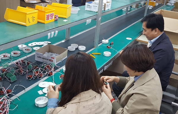 중진공경기본부, 장애인재활자립작업장 재능기부 활동