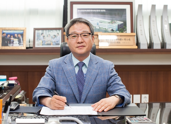 유명호 (주)유니락 대표 끊임없는 기술개발...글로벌 기업이 되는 원천이 될 것