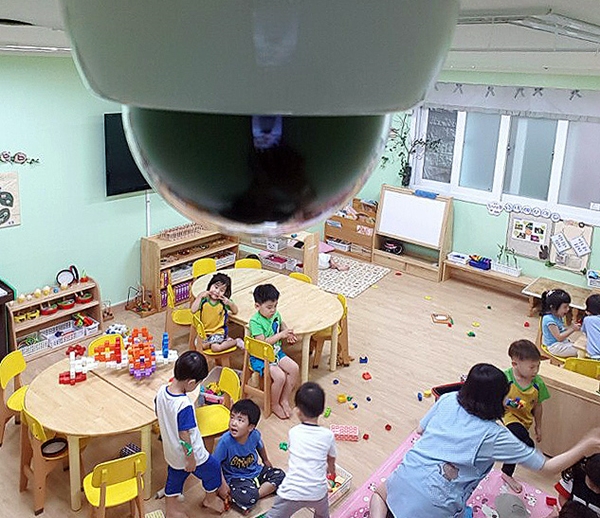 돈으로 받겠다던 경기 어린이집 CCTV 지원금…현금+현물로 반납하라 번복