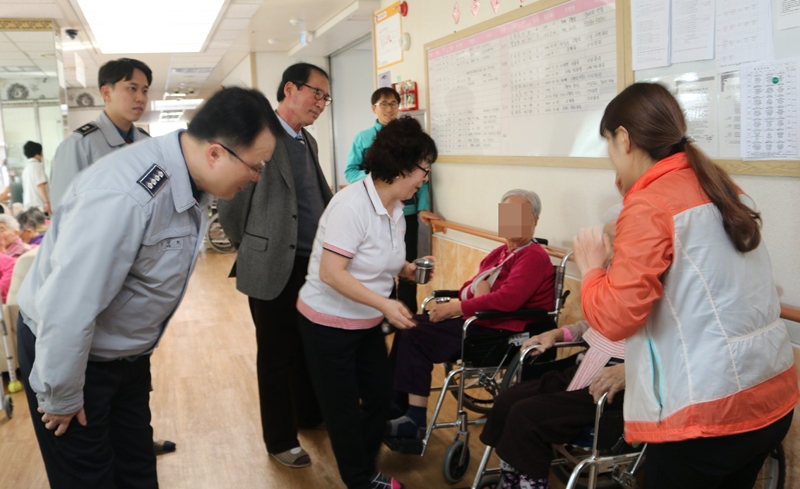 고양 일산동부경찰서, 장애인 복지시설 ‘박애원에 위문품 전달