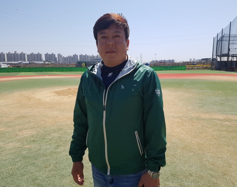 정기영 아라유소년 이사장 아이들 야구 가르치고 짜장면 먹일 때 가장 행복해요