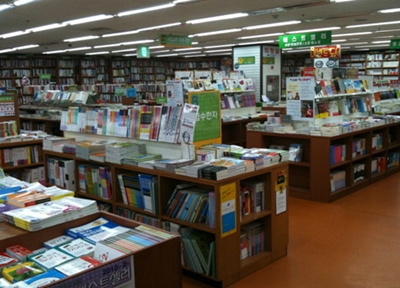경기도민 절반 온라인 서점 선호… 지역서점 보유도서 적어 이용안해