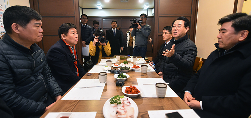 김영록 농식품부 장관-수원지역 외식업체 간담회 현장 가보니