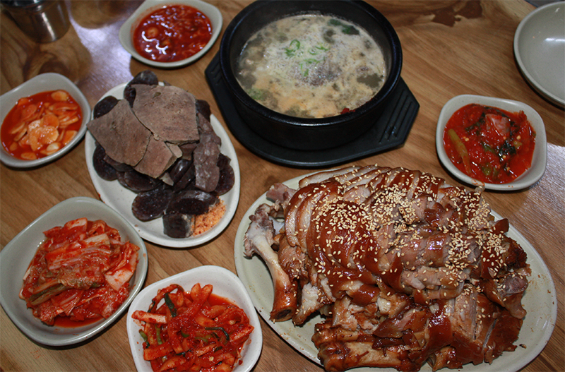 [맛집유랑] 수원 권선시장 제일순대, 쫄깃 족발에 얼큰 순댓국