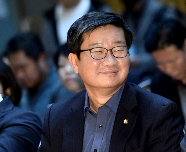 [캠프24시] 유리천장 깨기 나선 전해철, 여성부지사 1명 임명 약속