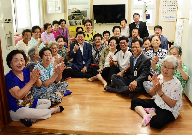 윤화섭 안산시장, 무더위 쉼터 방문해 어르신 건강 챙겨