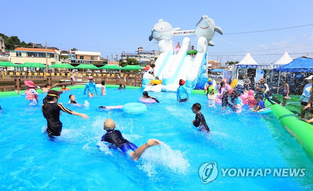[주말 제주권 가볼만한 곳] 해안·폭포 등서 황금빛 연주…도두항선 18도 얼음 용천수 축제