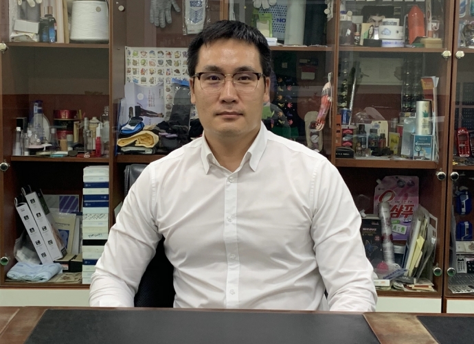 [중소기업이 뛴다] (주)동성정밀, 국내최초 닥나무 위생장갑 개발… 땀 차는 목장갑 안써도 됩니다