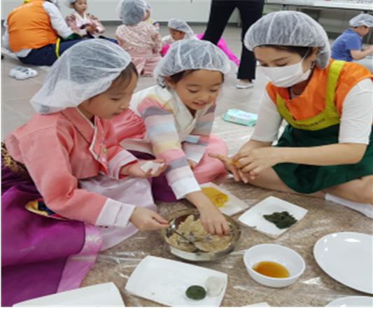 판교종합사회복지관, 독거노인 어르신께 직접 만든 명절음식 전달