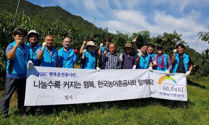 한국농어촌공사 여주이천지사, 태풍피해 복숭아 농가서 일손돕기 구슬땀