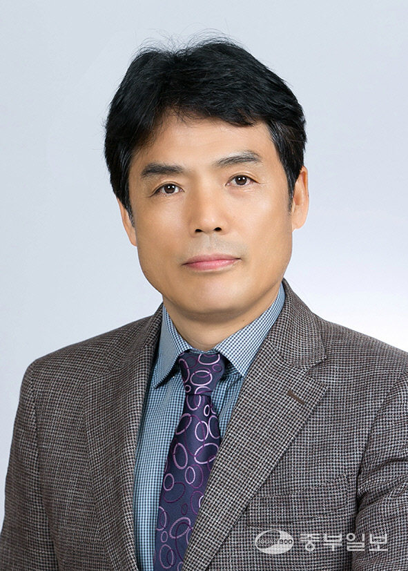[인터뷰] 위창대 오산 성호중학교 교장 교사의 열정 이끌어내는 교육적 신념·리더십 중요