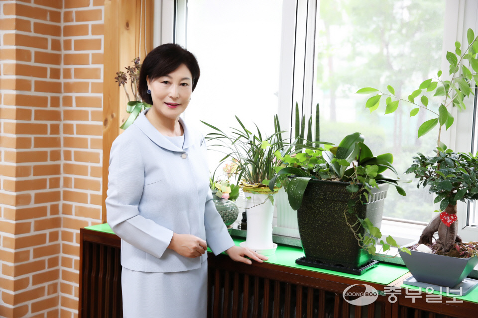 [인터뷰] 박금순 분당경영고 교장 정성이 있으면 무엇이든 할 수 있다는 마음으로 아이들도 키워갈 것