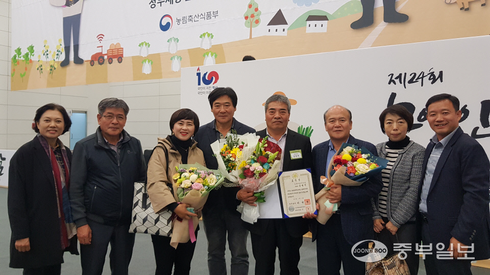 가평군 초롱이 둥지마을 강병옥 위원장, 농업인의 날 국무총리표창 수상