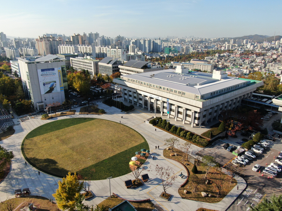 인천시청 앞 광장 인천애뜰 개장 15일, 시민들 호평