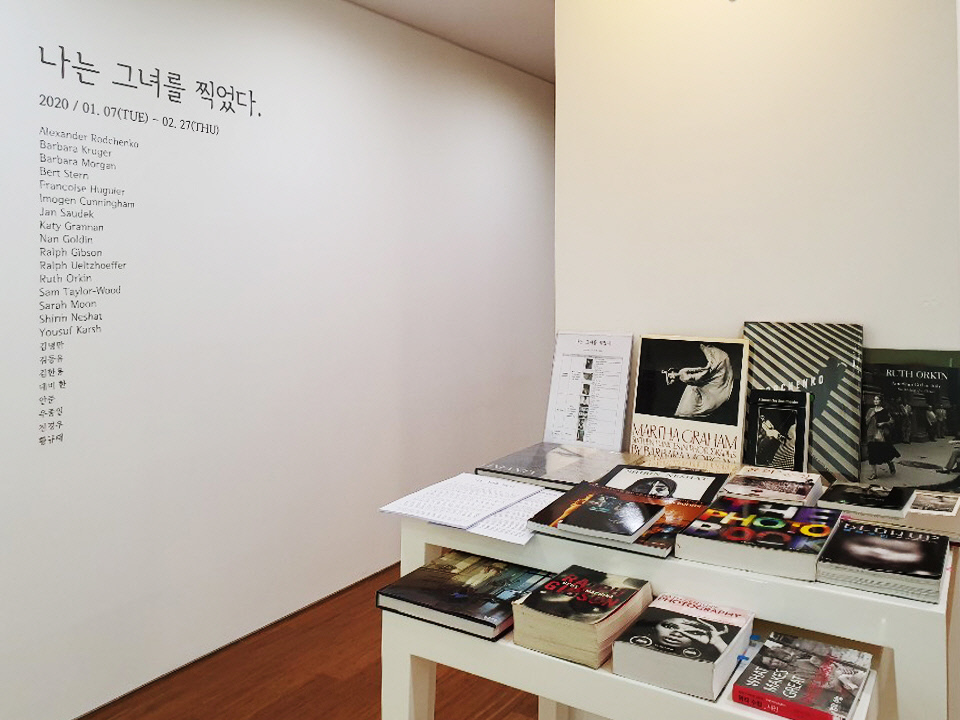 성남 아트스페이스J서 다음달 27일까지 나는 그녀를 찍었다 전 진행