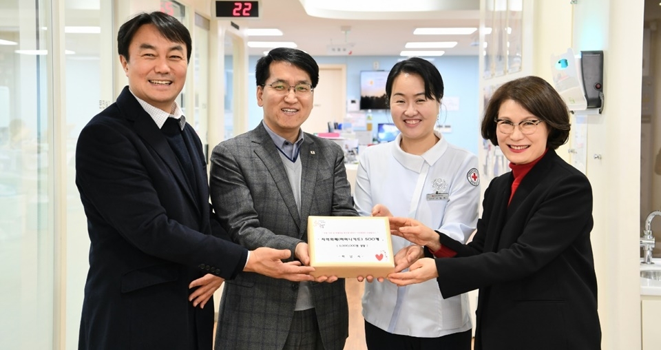 [e하남소식] 부족한 혈액 수급 도움 市, 헌혈자 지원 지역화폐 하머니카드 전달