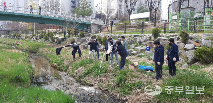 남양주시 다산행정복지센터, 도농천 정화 활동 펼쳐
