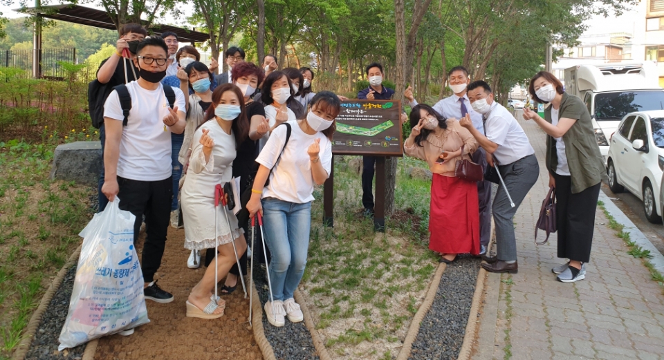 [e안산소식] 쾌적하고 깨끗한 주민공간… 사동 주민자치위, 마을정원 대청소