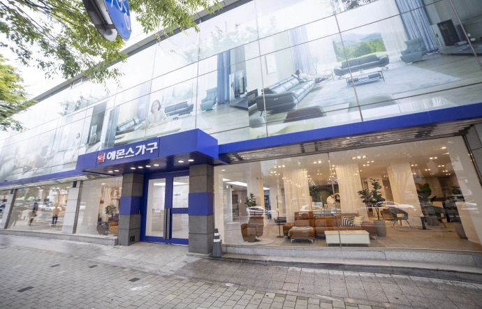 에몬스가구, 서울 논현동에 최대규모 프리미엄 전시장 오픈