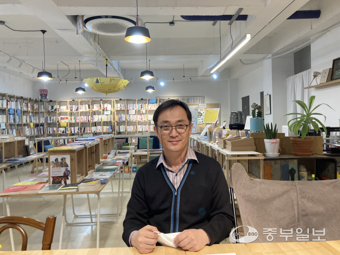 [김유진의 우리동네 책방여행] 구리 갈매책방 북적북적, 주민들 사랑방 된 서점 사회적 기업 꿈 차곡차곡