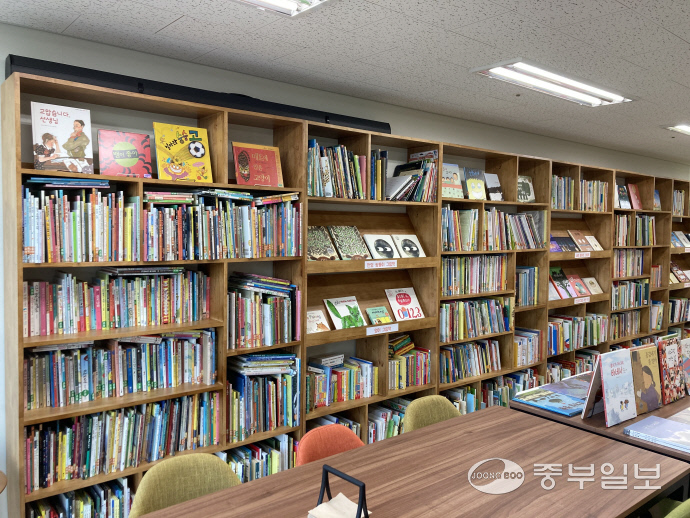 [김유진의 우리동네 책방여행] 광주 근근넝넝, 어른·아이들에 위로 건네는 그림책 나라