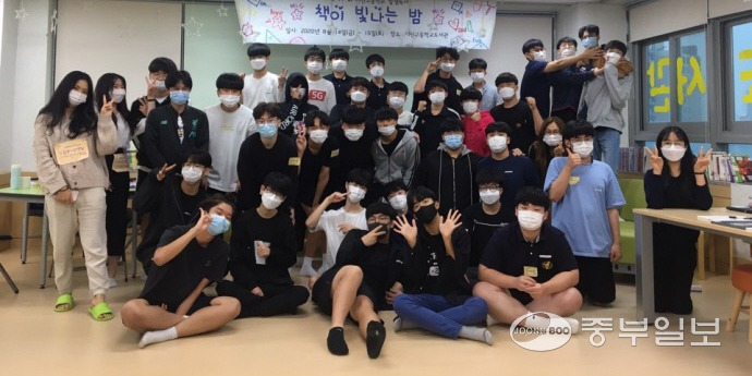 [두둠칫 도서관] 이천고 북샘서관…편안한 독서 통해 바른 가치관 세우는 공간