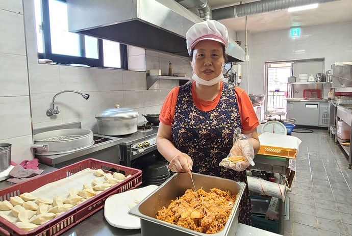 [사람in] 이월란 이천 온정손만두 대표 꾸준한 기부 통해 지역과 상생하는 가게 될 것