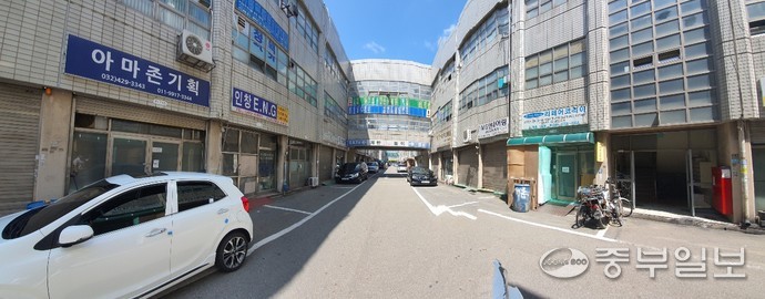발길 끊긴 인천 공구상가… 손님 없어 대낮에 셔터 내려