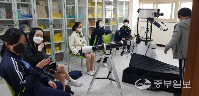 [짭짤한 우리 솜씨] 화성 반월중 별봄…신비한 우주 만나는 시간