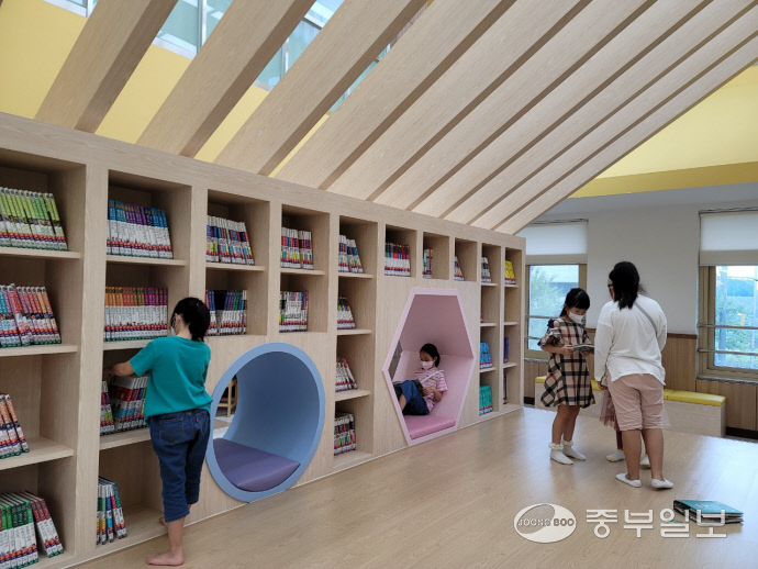 [두둠칫 도서관] 평택청아초 청아글샘터…마르지 않는 샘물 같은 지식 전하는 공간