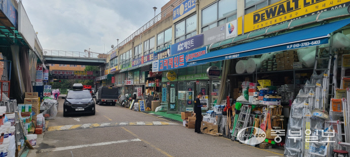 [현장24시] 코로나 덮친 공구상가 적막… 상인들 생계 막막