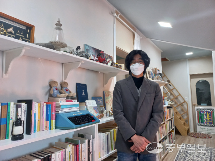 [우리동네 책방여행] 책 껴안고 하룻밤… 동화같은 북스테이, 양평 글헤는밤