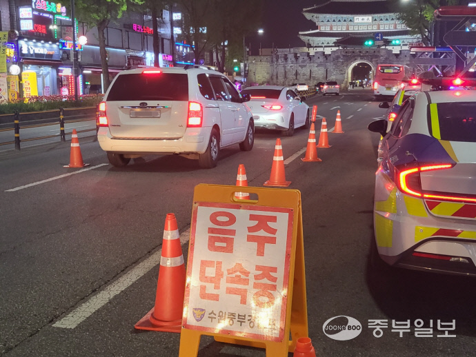 [현장르포] 폭언에 측정거부·도주까지…거리두기 해제 첫 주말 음주운전 무더기 적발