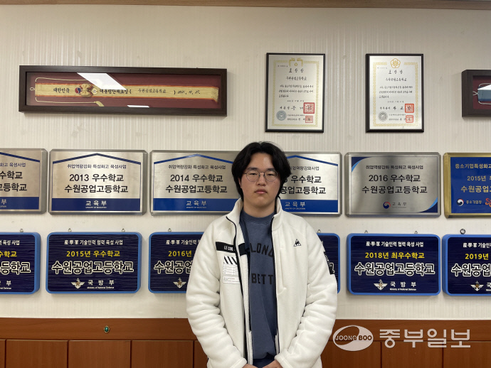 [경기도제학교를 가다] 수원공고 졸업생 김지형씨 책이 아닌 전문가들로부터의 교육