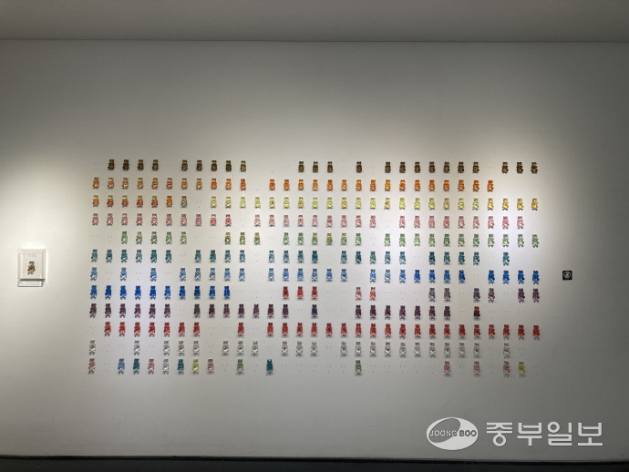 [리뷰] 인생을 저장하는 달콤한 방법… 이여름 개인전 아이스크림 속 인생