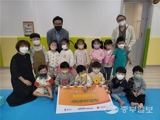 시립송탄서희어린이집, 평택행복나눔본부에 바자회 수익금 전액 전달