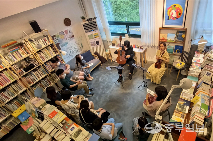 [우리동네 책방여행] 시 창작회·음악회 함께 즐기며 생태주의 공유…용인 반달서림
