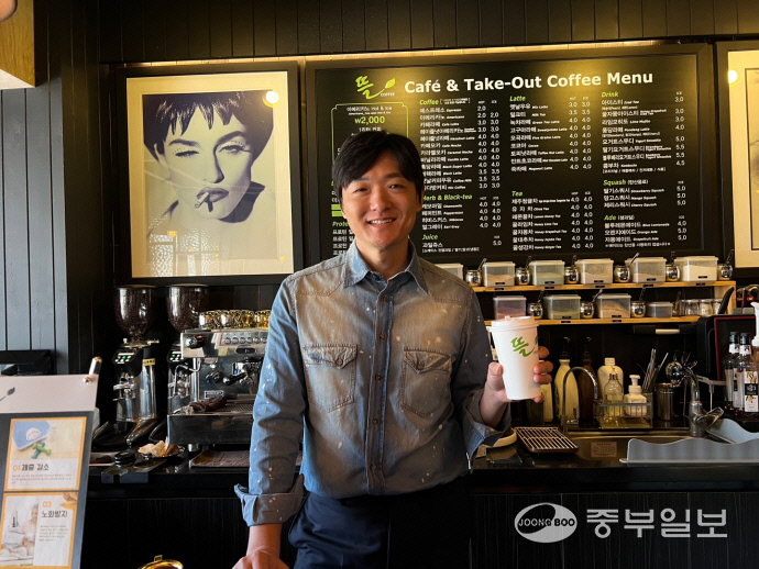 시민들 사랑에 보답하고파...수원 토종 카페 브랜드 뜰 대표 이성일 씨