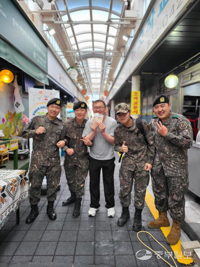 [우리동네 맛시장] 추억을 팝니다…군 전역 후에도 다시 찾는 최북단시장 연천 전곡전통시장