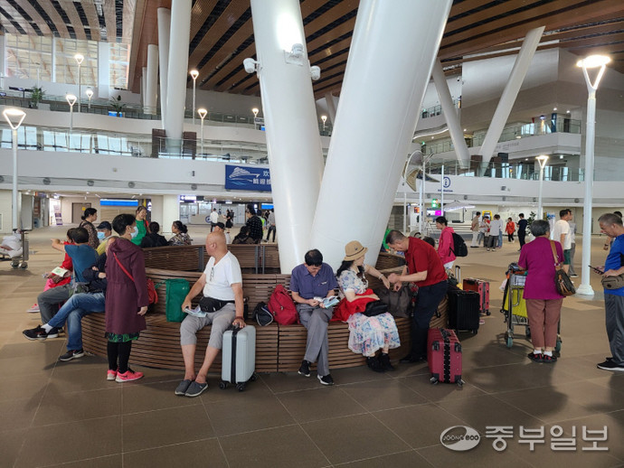 [현장 24시] 유커들 입국 터미널 인근 편의점 조차 없다