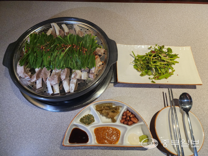 [맛집유랑] 수원 , 양고기 요리전문점 양마담 …고단백 저지방의 색다른 별미와 보양식