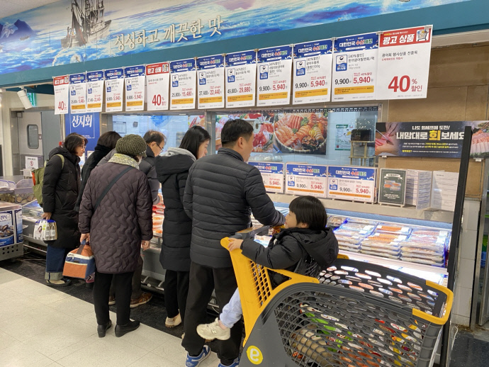 전복·오징어 반값… 대한민국 수산대전 마트서도 할인