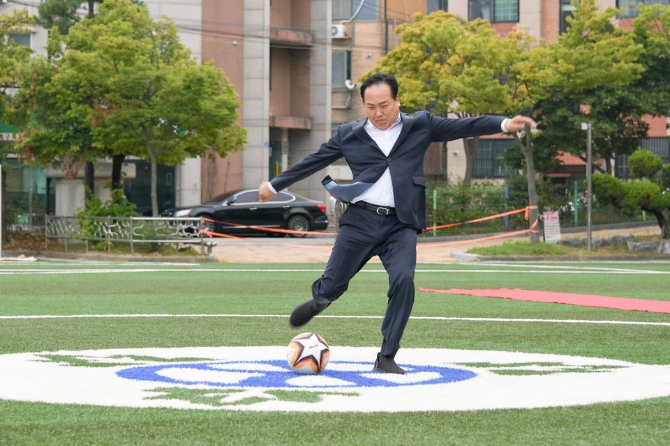 오산 운천중학교 인조잔디 운동장 개장식 개최