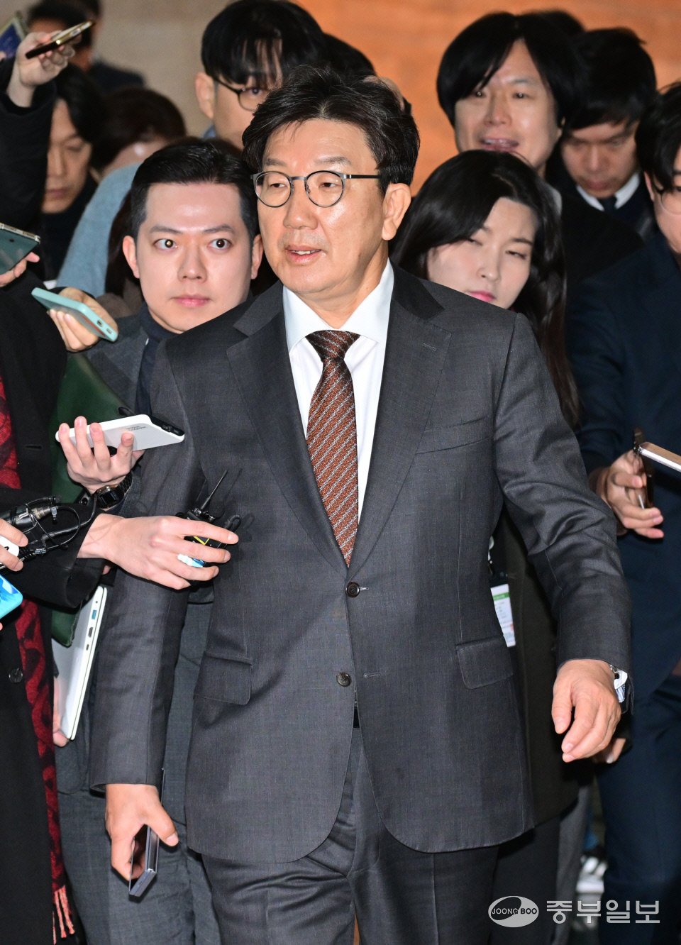[중부포토] 국힘 의총 참석하는 권성동 원내대표