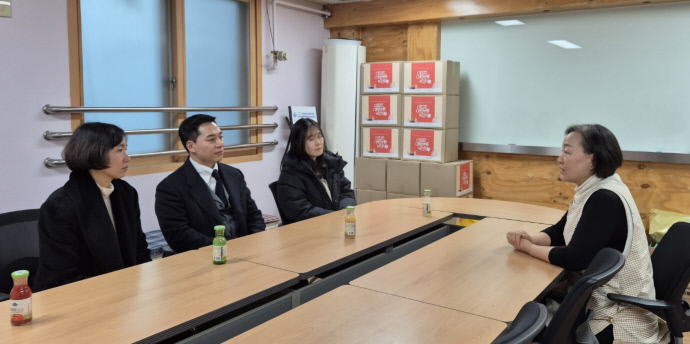 안양 덕현초등학교 학부모회, 경기남부아동일시보호소 후원물품 전달