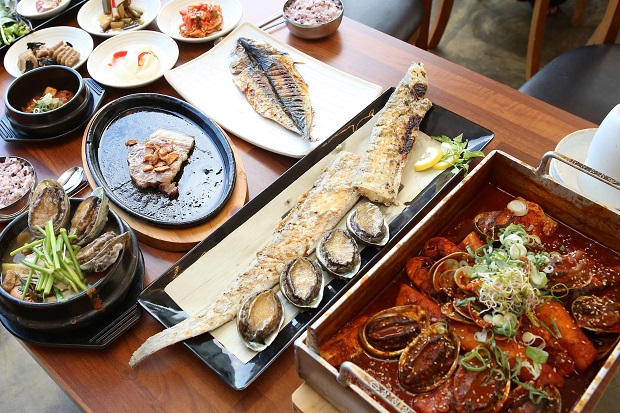 바다 뷰가 아름다운, 제주 애월 맛집 제주광해 애월점 관광객 발길 이어져