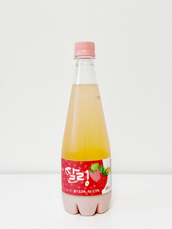 [응답하라 우리술 385]봄에서 앞당겨진 겨울 제철 딸기막걸리